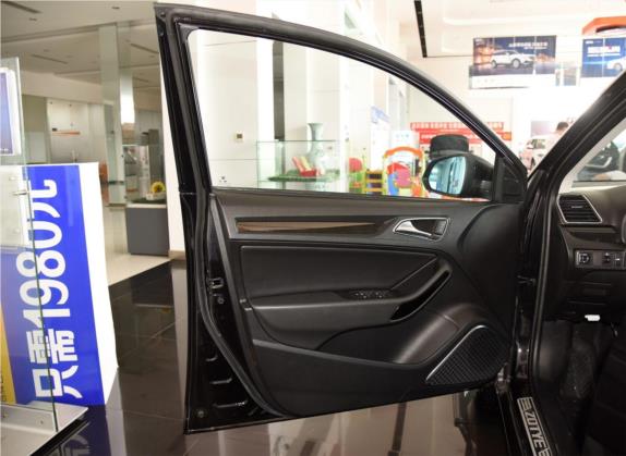 众泰Z360 2017款 1.5L 手动尊享型 车厢座椅   前门板