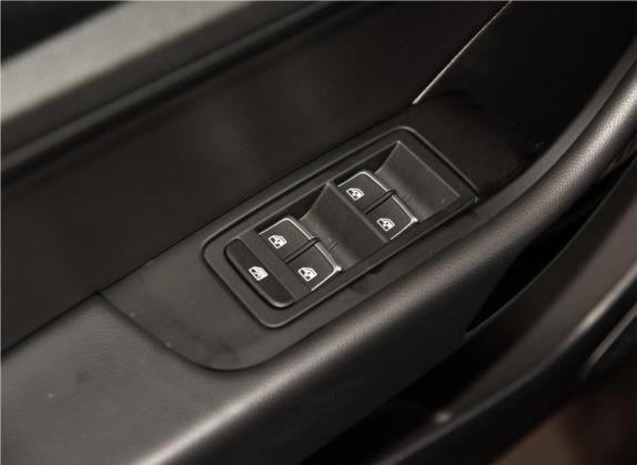 众泰Z360 2017款 1.5L 手动尊享型 车厢座椅   门窗控制
