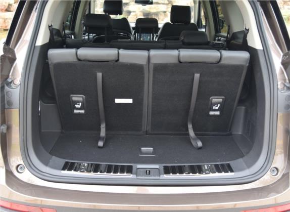 众泰T800 2018款 2.0T 自动尊贵智联型 7座 车厢座椅   后备厢