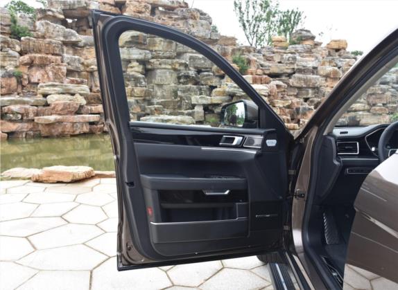 众泰T800 2018款 2.0T 自动尊贵智联型 7座 车厢座椅   前门板