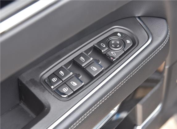众泰T800 2018款 2.0T 自动尊贵智联型 7座 车厢座椅   门窗控制