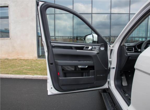 众泰T800 2018款 2.0T 自动旗舰智联型 7座 车厢座椅   前门板
