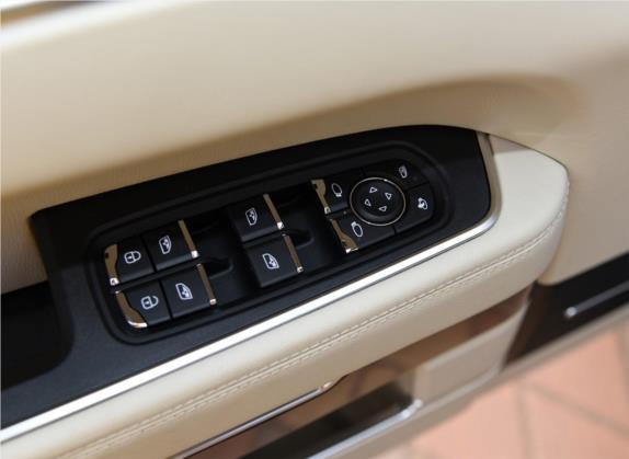 众泰T800 2018款 2.0T 自动尊享智联型 7座 车厢座椅   门窗控制