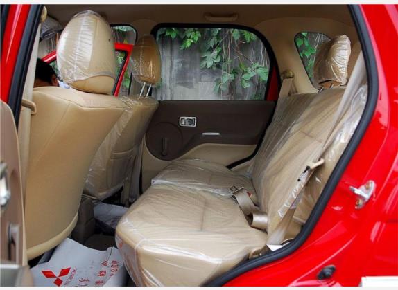 众泰2008 2007款 1.3L 时尚版 车厢座椅   后排空间