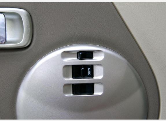 众泰2008 2007款 1.3L 时尚版 车厢座椅   门窗控制