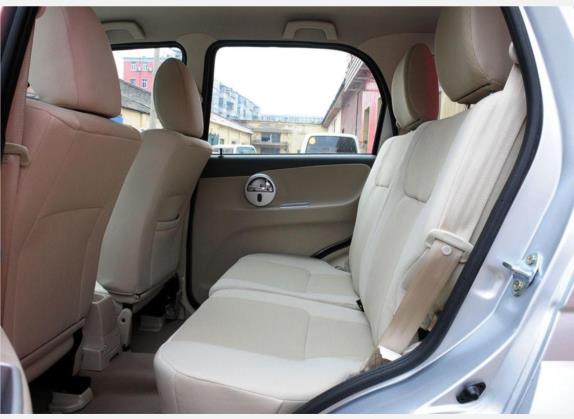 众泰5008 2010款 1.3L 手动标准型 车厢座椅   后排空间