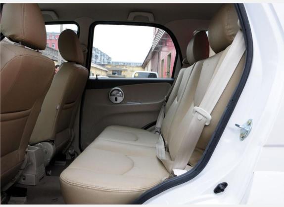 众泰5008 2010款 1.5L 手动舒适型 车厢座椅   后排空间