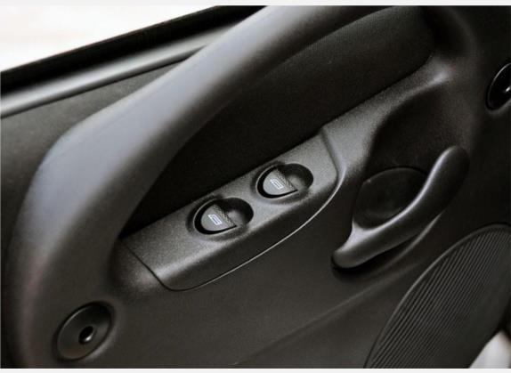 众泰M300 2009款 1.6L 双燃料精锐型 车厢座椅   门窗控制