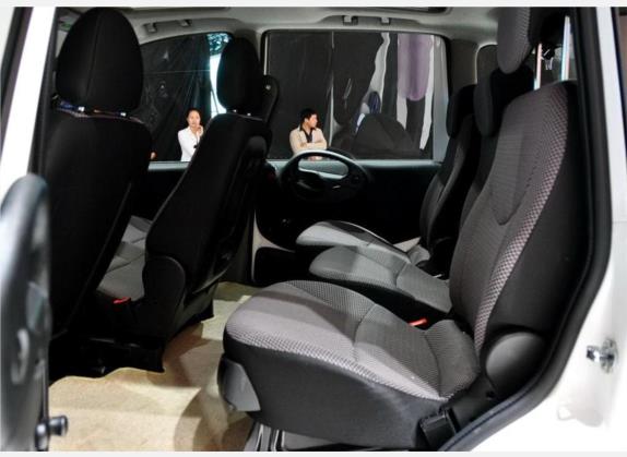众泰M300 2010款 1.6L 汽油标准型5座 车厢座椅   后排空间