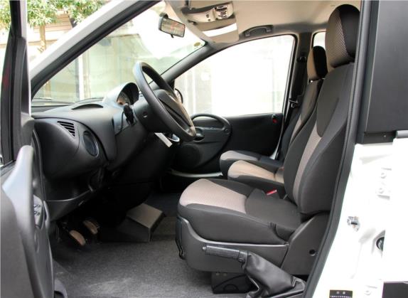 众泰M300 2010款 1.6L 汽油标准型6座 车厢座椅   前排空间