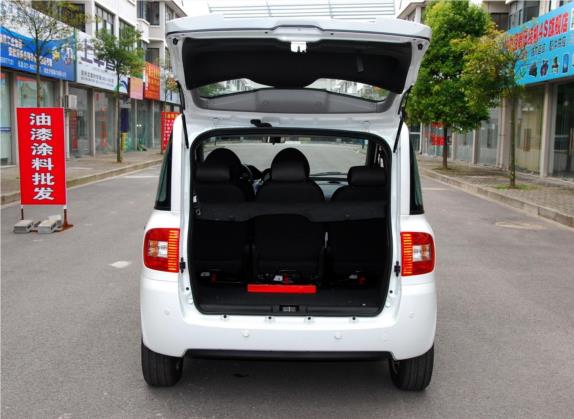 众泰M300 2010款 1.6L 汽油标准型6座 车厢座椅   后备厢